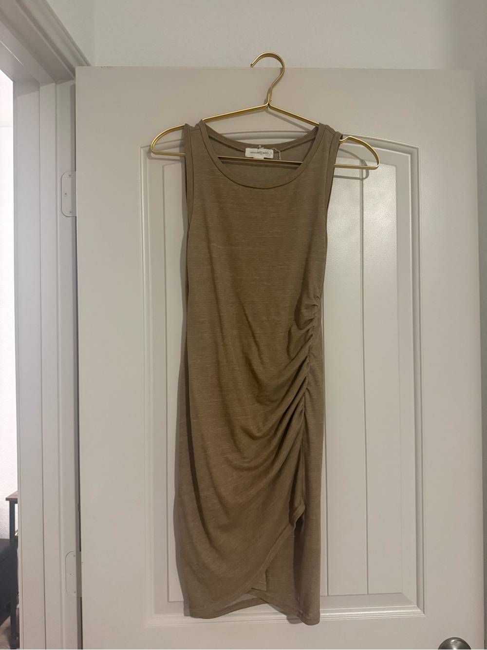 Treasure & Bond Taupe Sleeveless Ruched Midi Dress